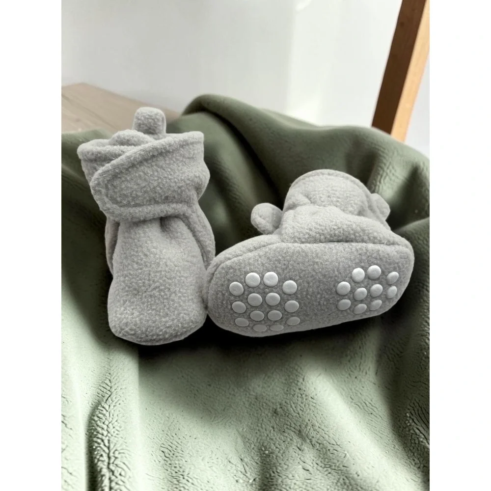 Luvable Friends Gray Fleece Adjustable Non-Slip Baby Booties 0-6 Months